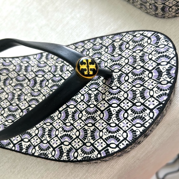 TORY BURCH ⭐️NEW⭐️ ladies xl pattern flip flops - Picture 4 of 8